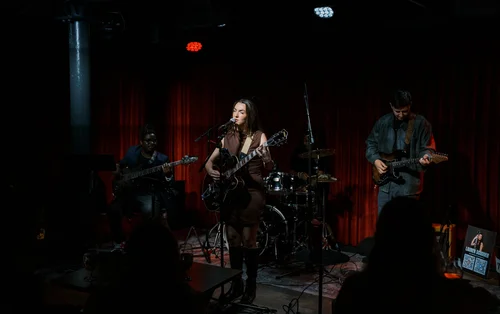 R&B – LAUREN SCUDDER – in the performance space