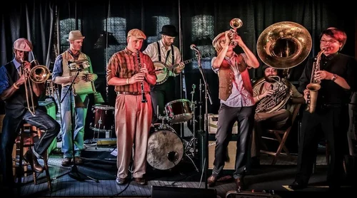 Annie & the Fur Trappers – in the performance space
